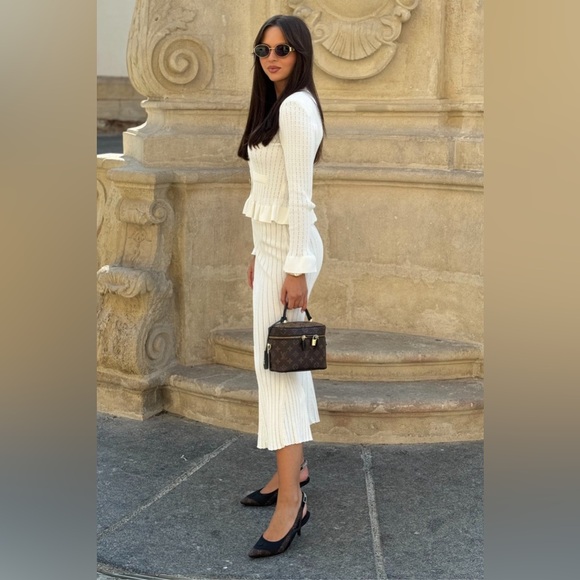 SOLD OUT 144. HIGH END Ruffled Knit Top and Flared Skirt Set - Picture 3 of 6